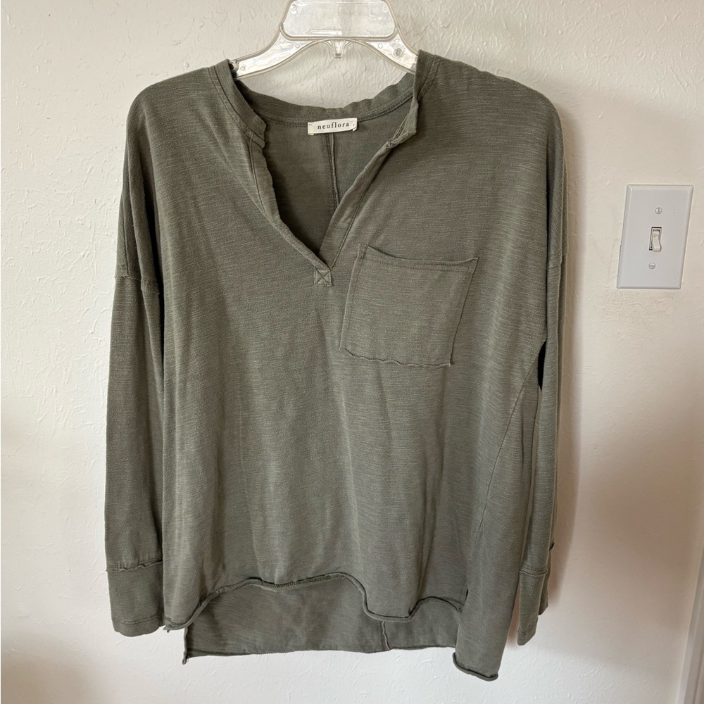 Neuflora Petaluma Tee in Sage